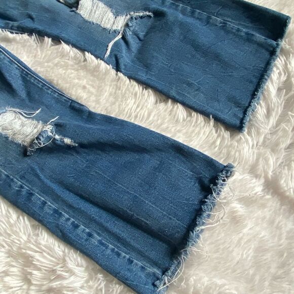 Forever 21 Distressed Crop Jeans - Picture 3 of 7